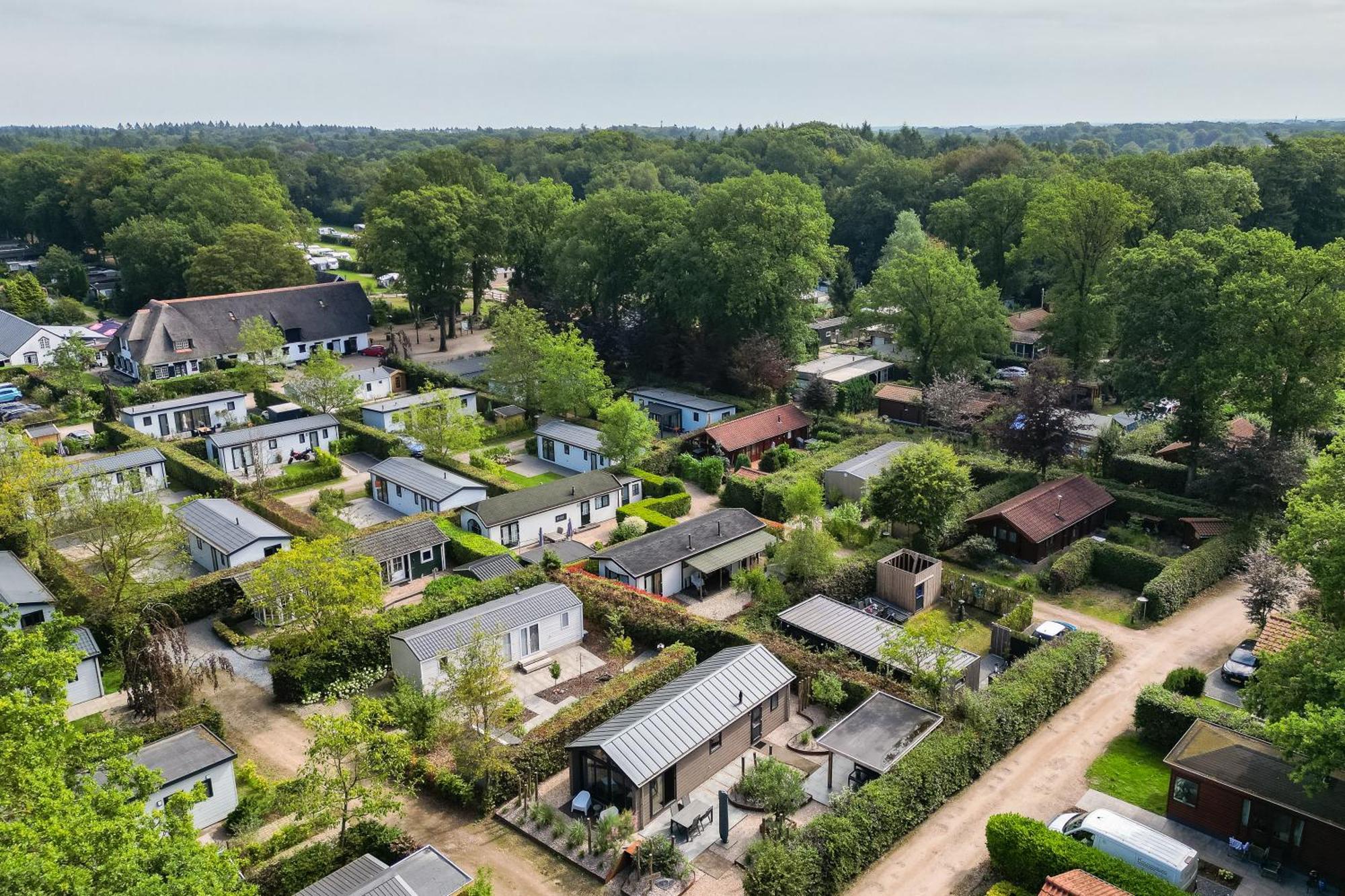 Modern Ingericht Chalet Op Groen Park Op De Veluwe Epe Luaran gambar